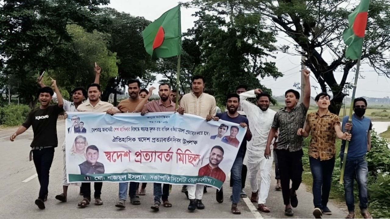 সিলেট-তামাবিল মহাসড়কে নিষিদ্ধ ছাত্রলীগের ঝটিকা মিছিল