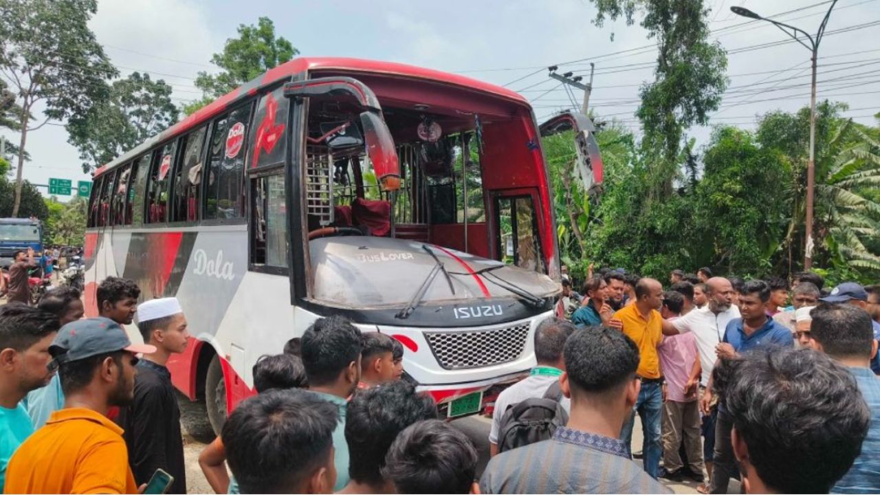 গোপালগঞ্জে বাস-মোটরসাইকেলের সংঘর্ষে ৫ জন নিহত