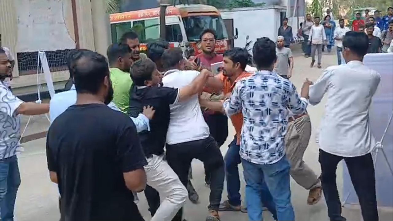 ফতুল্লায় যুবদল কর্মীদের হামলার শিকার বিএনপি নেতা 