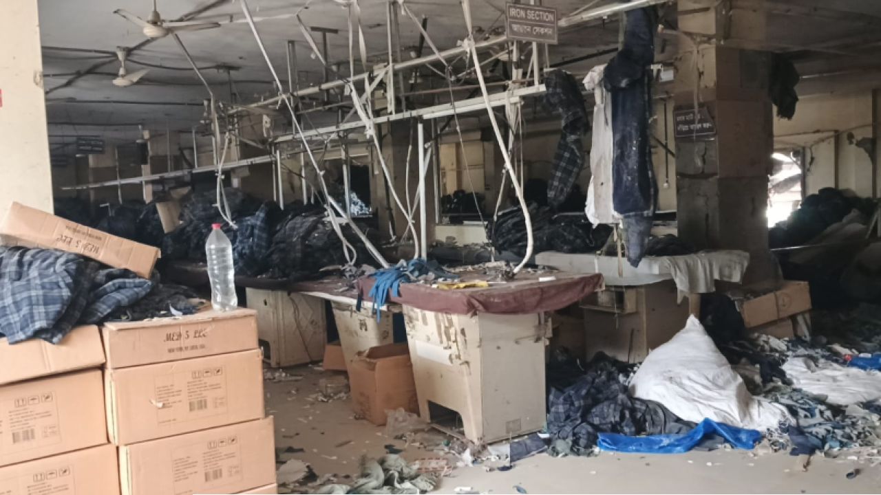 পাগলায় গার্মেন্টের বয়লার বিস্ফোরণে ৭ শ্রমিক আহত : সড়ক অবরোধ