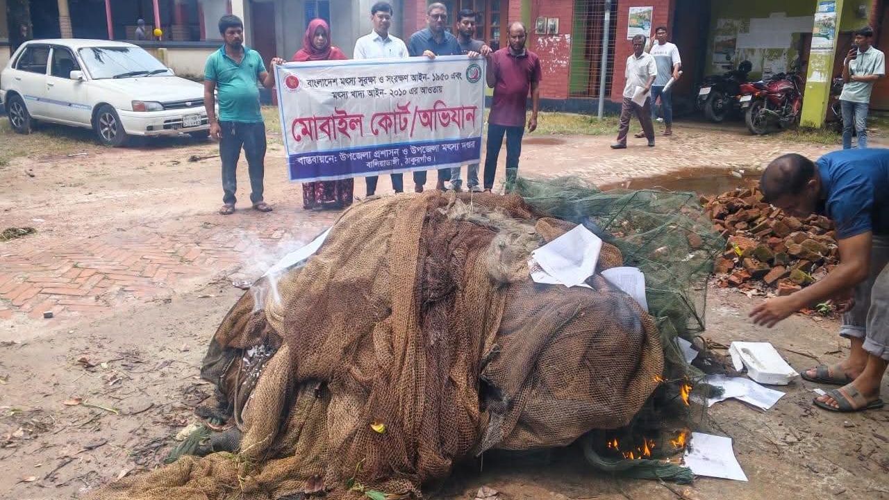 তীরনই নদীতে ভ্রাম্যমাণ অভিযান, অবৈধ মাছ ধরার জাল জব্দ করে ধ্বংস
