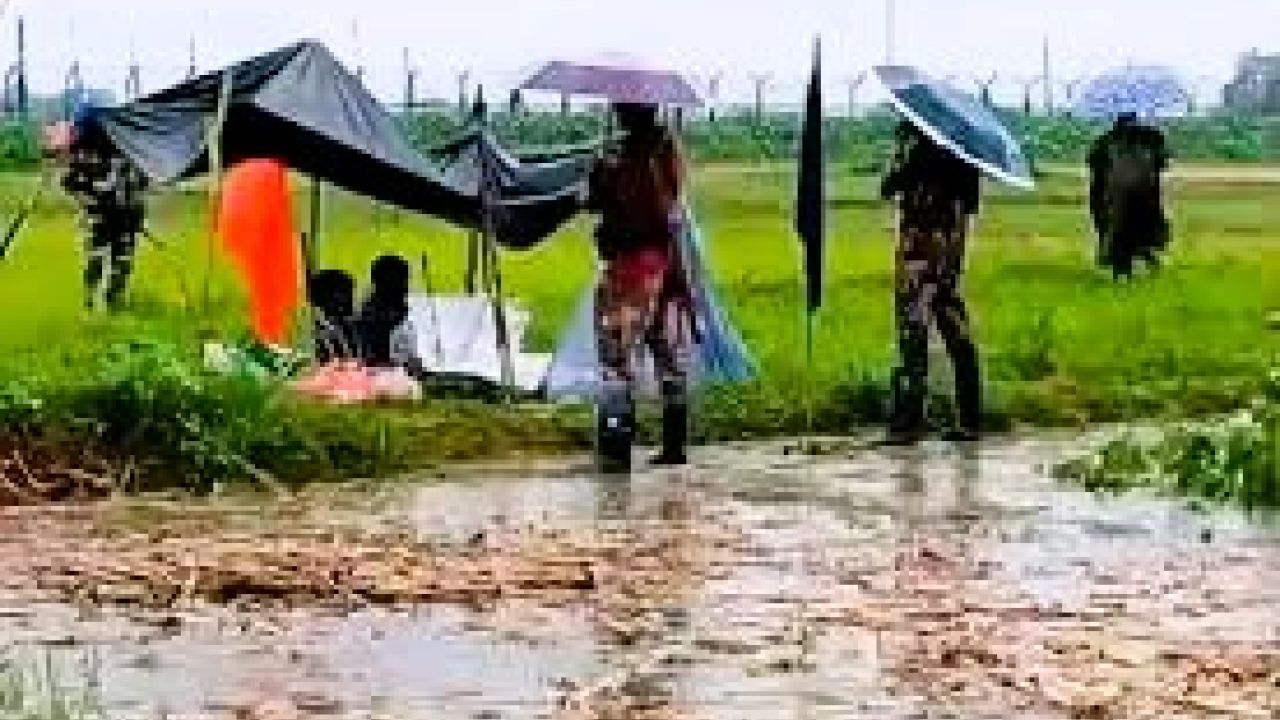 সীমান্তের শূন্যরেখায় আট দিন ধরে মানবেতর জীবন: অনিশ্চয়তায় পাঁচ যুবক