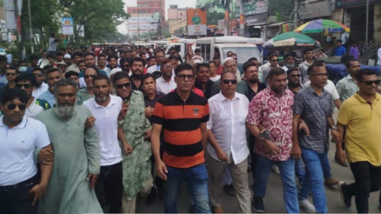 নারায়ণগঞ্জে রাজপথে বিএনপির নেতাকর্মীরা