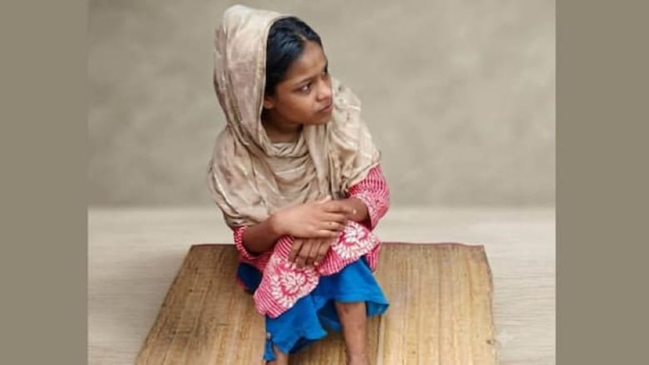 লাহিড়ী এলাকায় অচেতন তরুণী উদ্ধার, পরিচয় শনাক্তে পুলিশের চেষ্টা