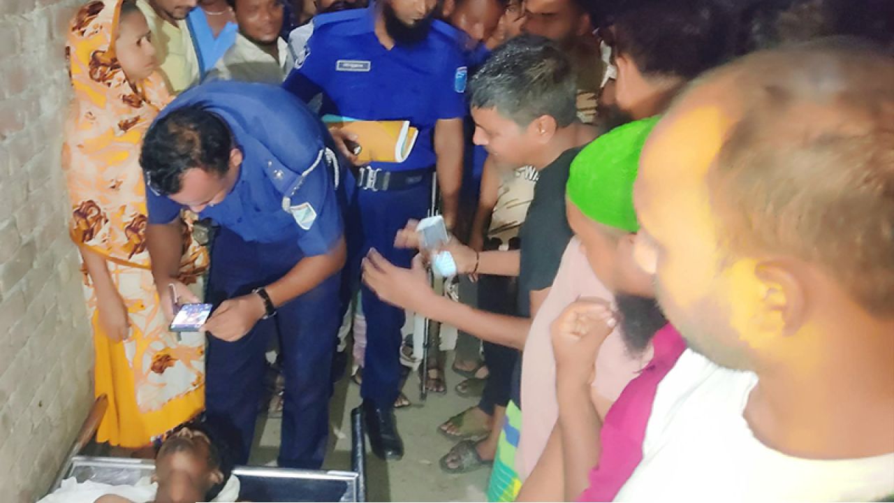 ছিনতাইকারী আখ্যা দিয়ে যুবককে পিটিয়ে দিয়ে হত্যা