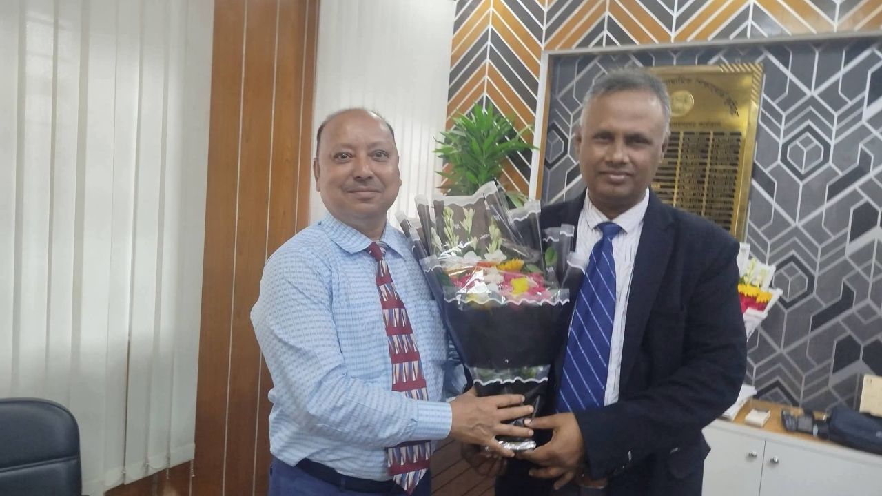 মাধ্যমিক ও উচ্চমাধ্যমিক শিক্ষাবোর্ড, কুমিল্লার চেয়ারম্যানের সঙ্গে মোশাররফ হোসেন খান চৌধুরীর সৌজন্য সাক্ষাৎ