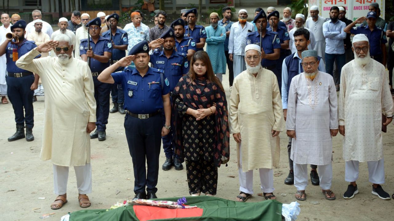 রাষ্ট্রীয় মর্যাদায় বীর মুক্তিযোদ্ধা জামাল উদ্দিনের দাফন