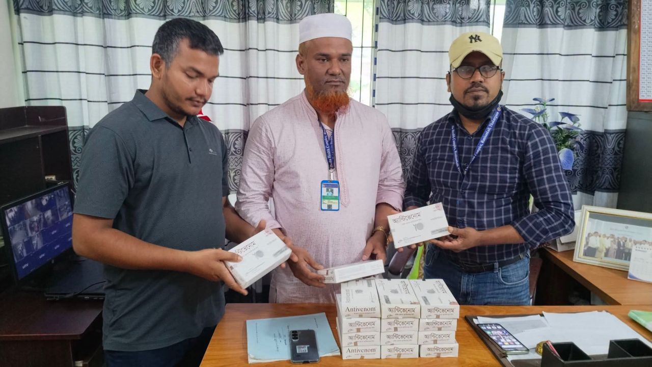 রাণীশংকৈল হাসপাতালে অ্যান্টিভেনম সংকটের অবসান, পৌঁছেছে ১৭টি ইনজেকশন