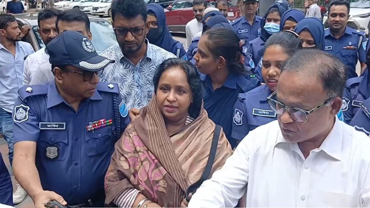  স্বশরীরে হাজিরা থেকে সাবেক মেয়র আইভী মুক্ত 