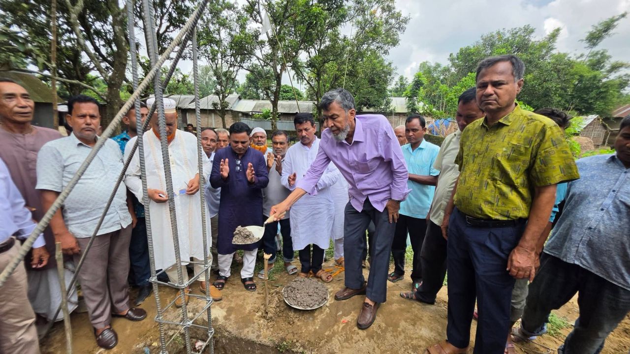 পীরগঞ্জে দুর্গা মন্দিরে ৩ লাখ টাকার উন্নয়ন বরাদ্দ, ভিত্তিপ্রস্তর স্থাপন করলেন এমপি জাহিদুর রহমান