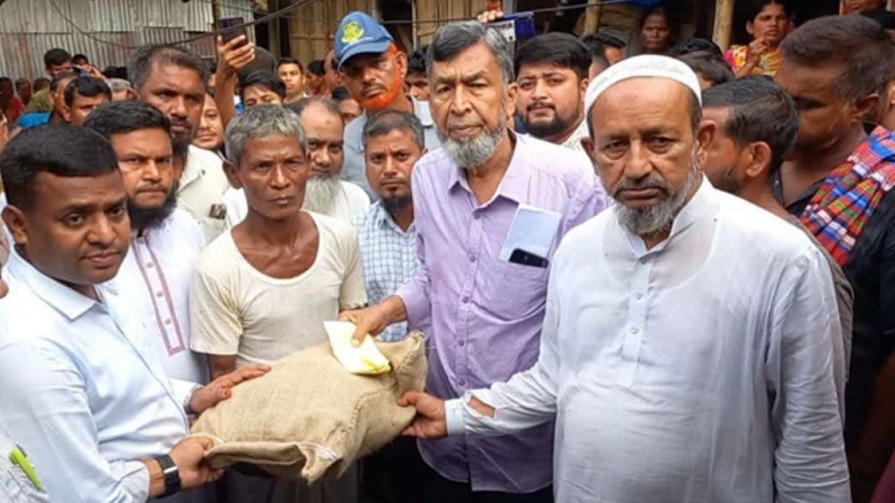 পীরগঞ্জে বজ্রপাতে তিনজনের মৃত্যু, শোকসন্তপ্ত পরিবারের পাশে এমপি জাহিদুর রহমান