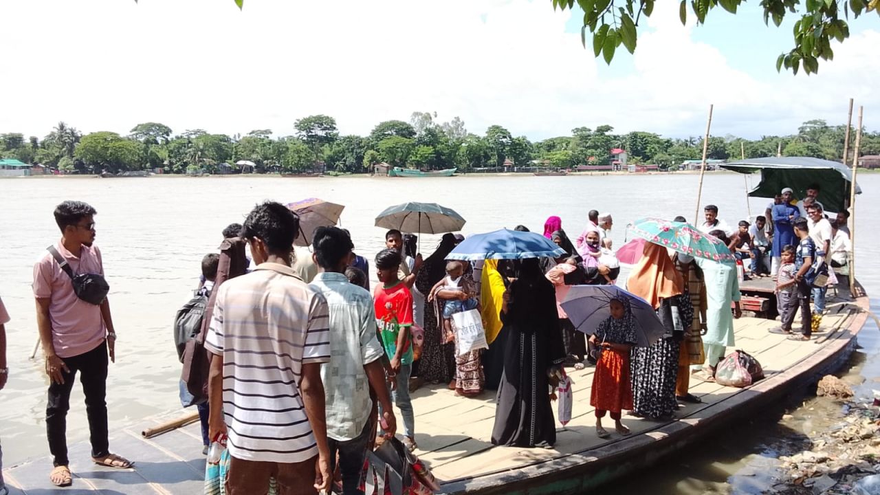 অস্থায়ী যাত্রীছাউনী নির্মাণ করেন জেলা যুবদল নেতা সুজন মাহমুদ