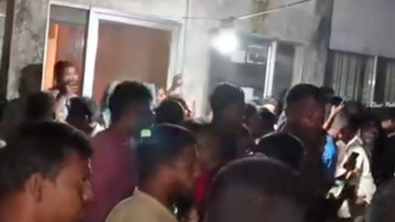 টাটা শোরুমে নিরাপত্তাকর্মীর মরদেহ উদ্ধার ঠাকুরগাঁওয়ে চাঞ্চল্য