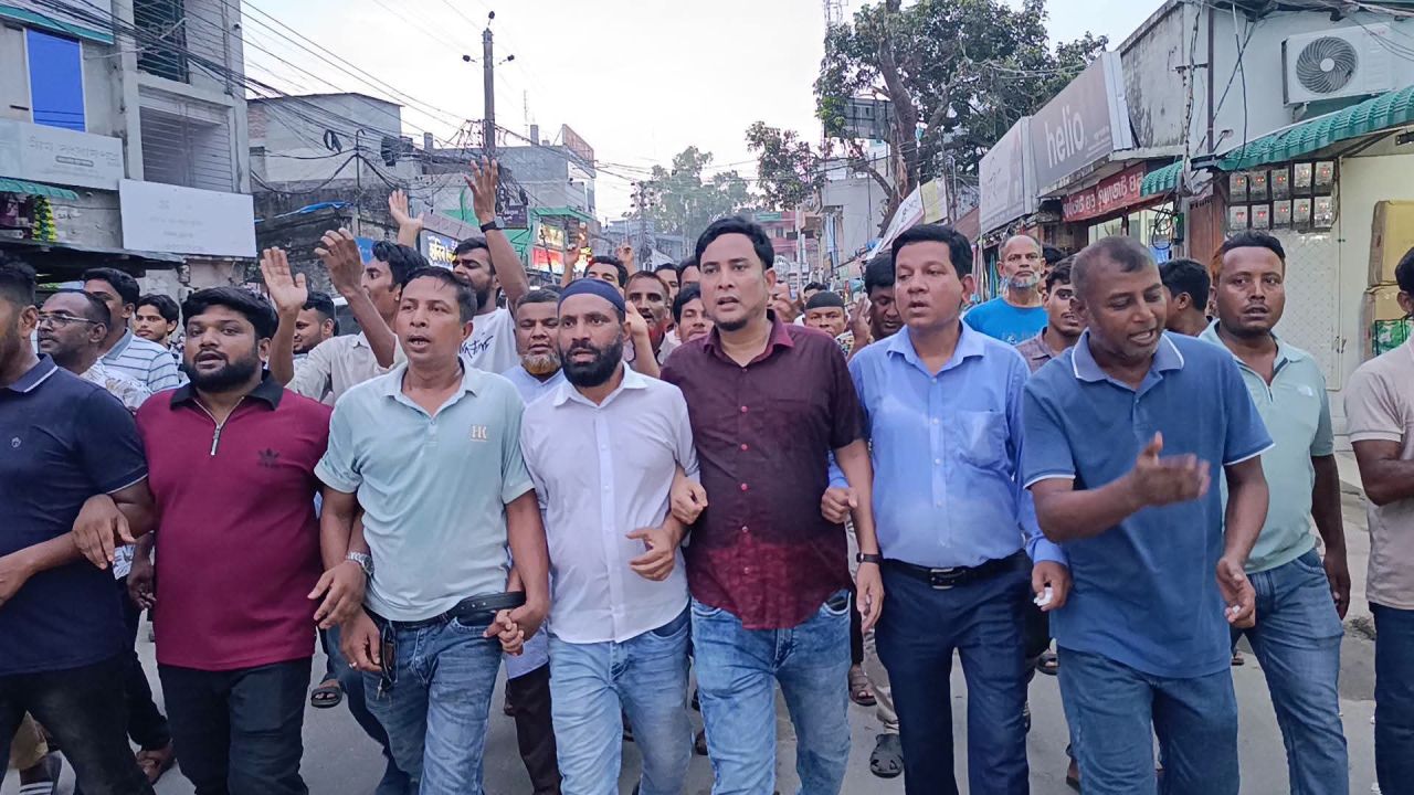 ঠাকুরগাঁওয়ে মির্জা ফখরুল রাষ্ট্রপতি নির্বাচিত হওয়ায় মিষ্টি বিতরণ, আনন্দ মিছিল