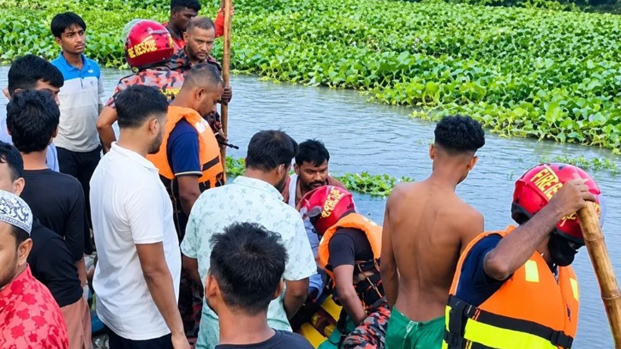 নরসিংদীতে  শীতলক্ষ্যায় গোসলে নেমে নারী ও শিশুসহ ৪ জন নিখোঁজ