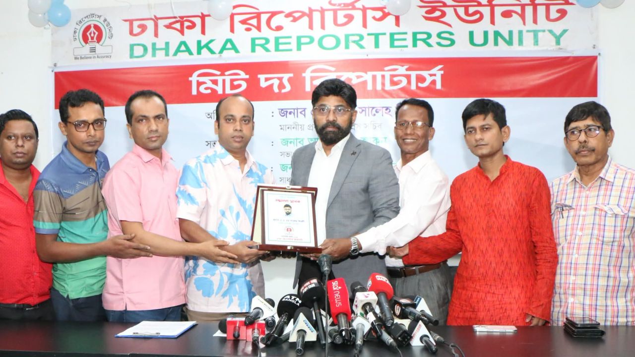 সাংবাদিকদের স্বার্থ আদায়ে নিজেদেরই সোচ্চার হতে হবে: প্রেস সচিব