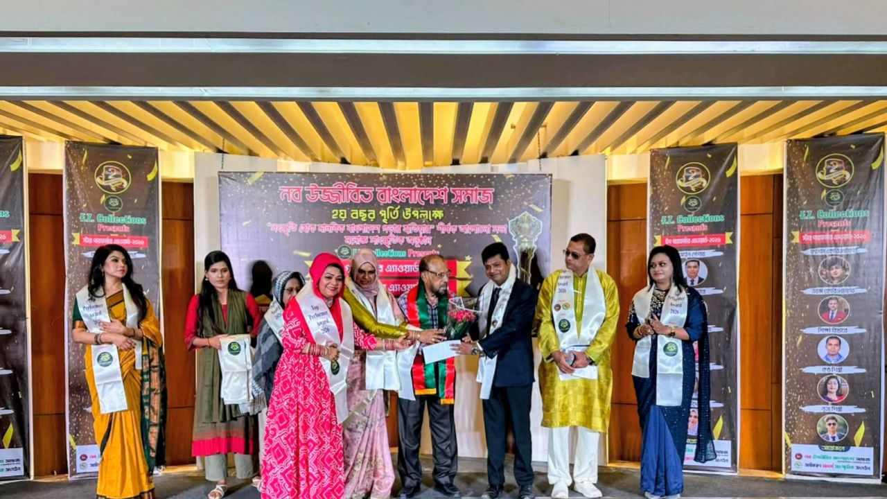 সম্মাননার মঞ্চেই নতুন দায়িত্ব নব উজ্জীবিত বাংলাদেশ সমাজ এর সভাপতি অ্যাডভোকেট হাবিবুল হক